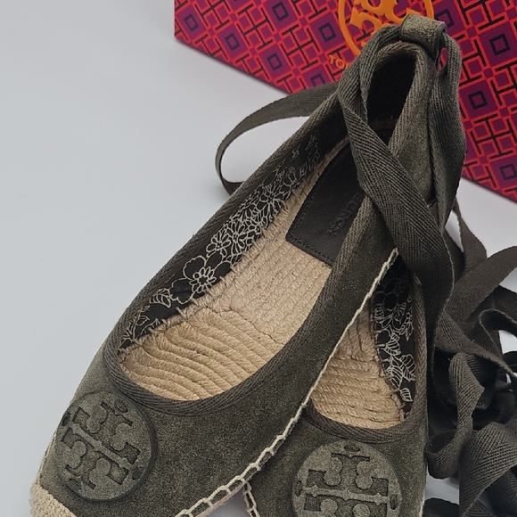 Pre- Loved Authentic Tory Burch Olive Green Espadrille Flats - Picture 8 of 14